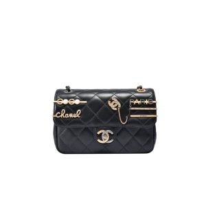 Ayami Nakajo Favorite Replica Chanel Pearls Bag Charms