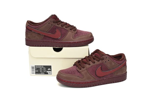 Nike SB Dunk Low Premium "Valentine's Day" FN0619-600 - Image 2