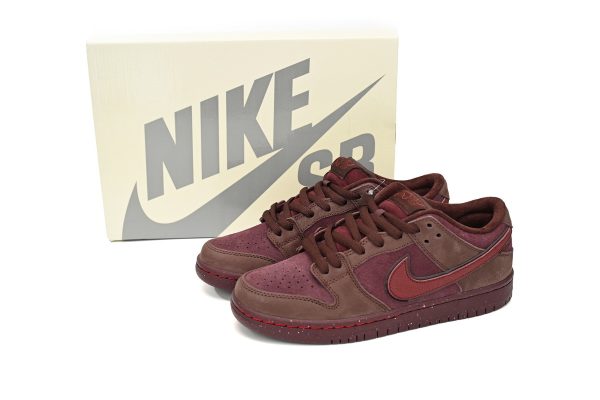 Nike SB Dunk Low Premium "Valentine's Day" FN0619-600 - Image 3